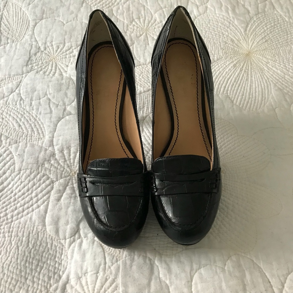 Nine West Black Faux Crocodile Leather Pumps